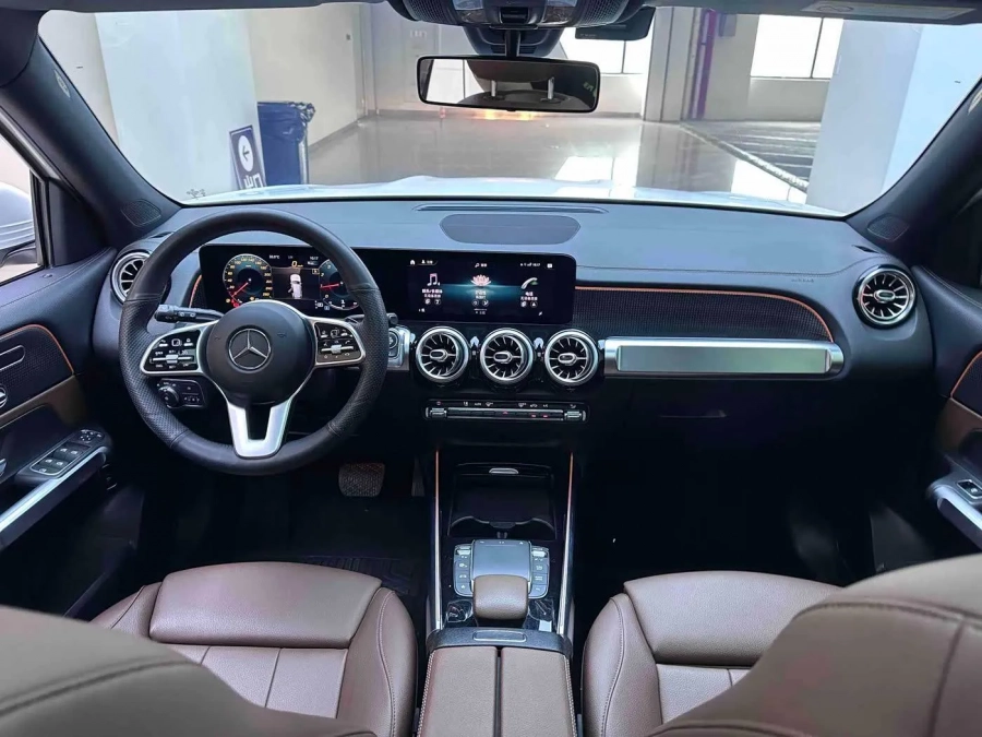 Mercedes-Benz GLB 180